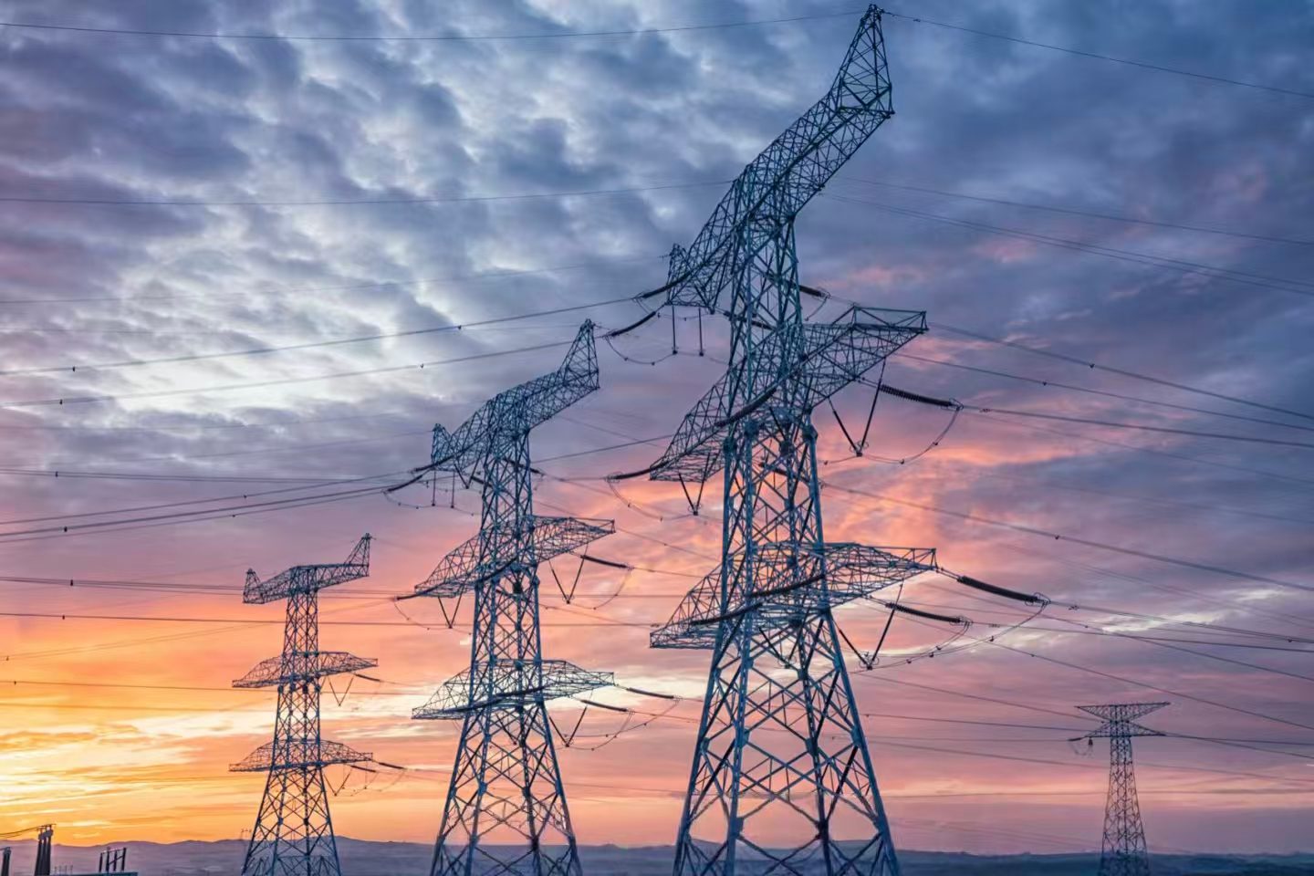 How SF₆ Gas Density Sensors Achieve Precise Measurements: The Technology Behind the Accuracy